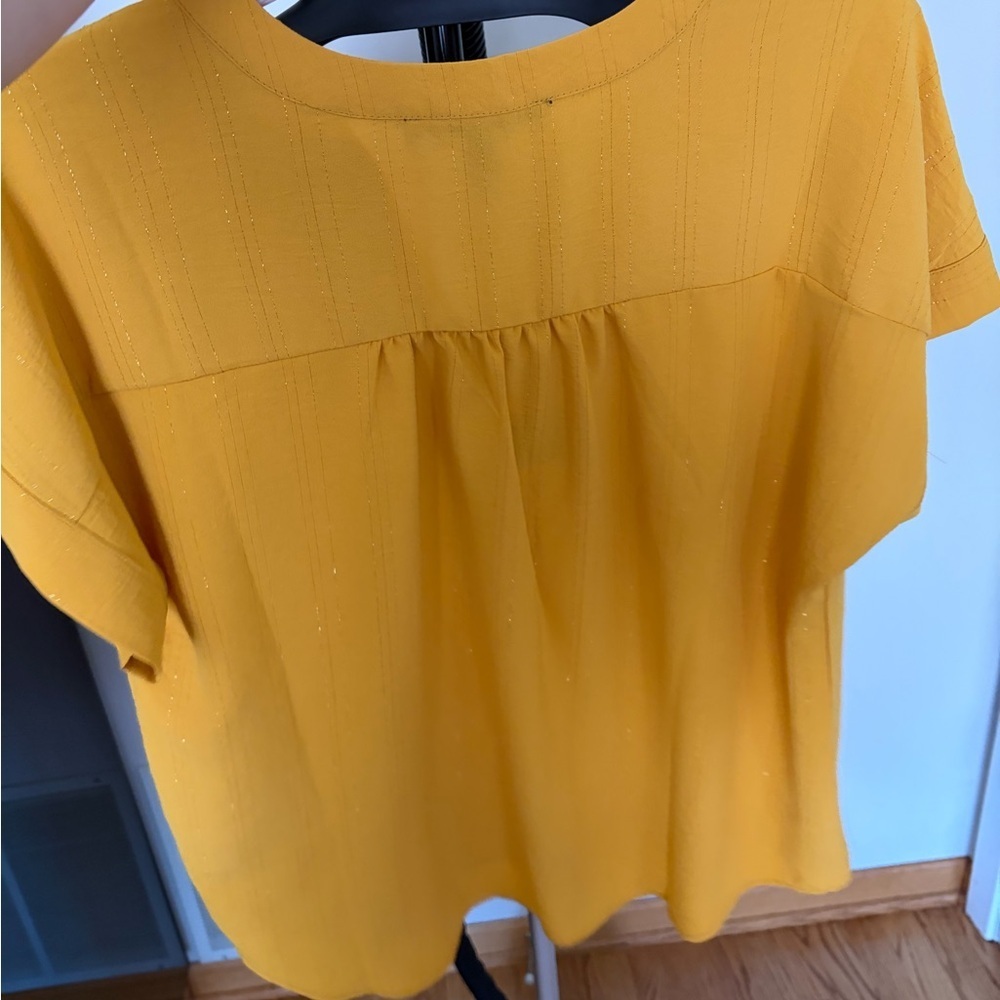 Women's bundle mustard and white Tshirts new with tag xl - Picture 9 of 9